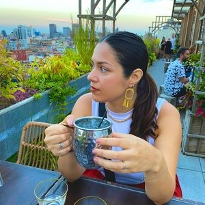 Meet your Posher, Delsy